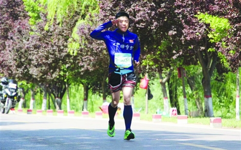 济南警察跑团成员王大宁(受访者供图)